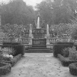 Charles A. Platt's Italian garden photographs